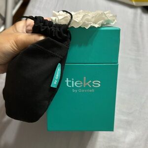 Tieks flats size 6 taupe comes with box and carry bag